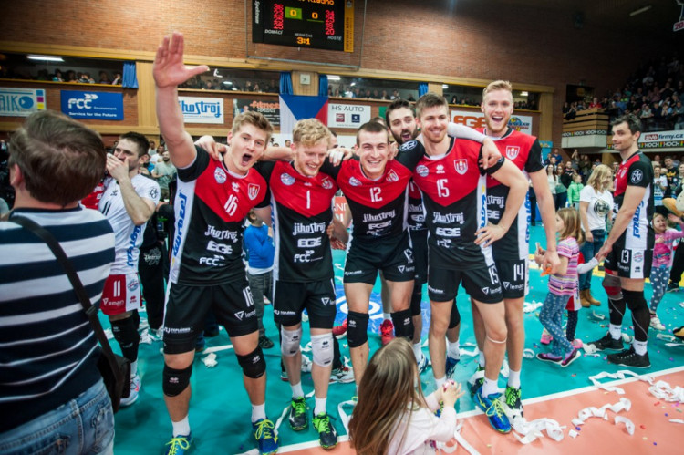 Jihostroj slaví po třech letech titul