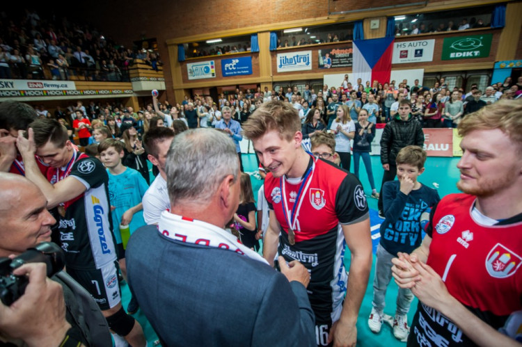 Jihostroj slaví po třech letech titul