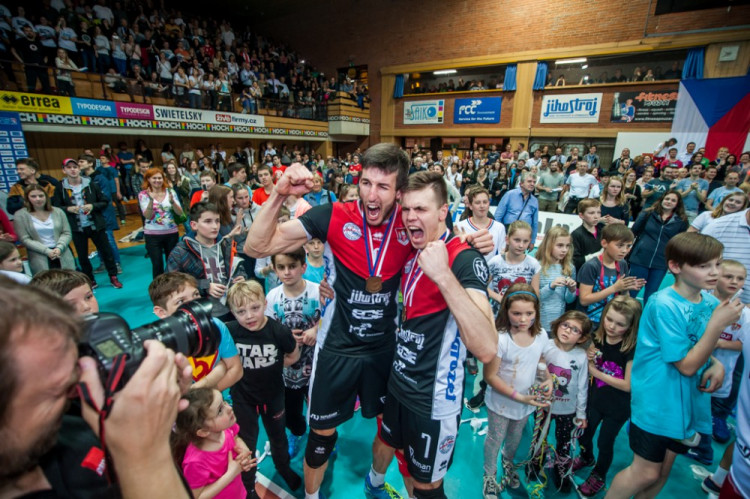 Jihostroj slaví po třech letech titul