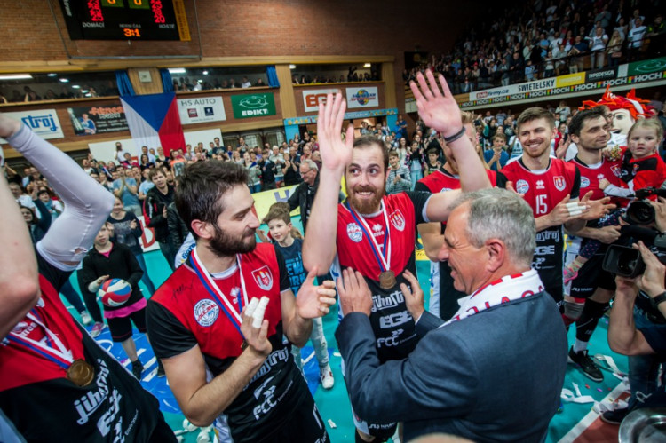 Jihostroj slaví po třech letech titul