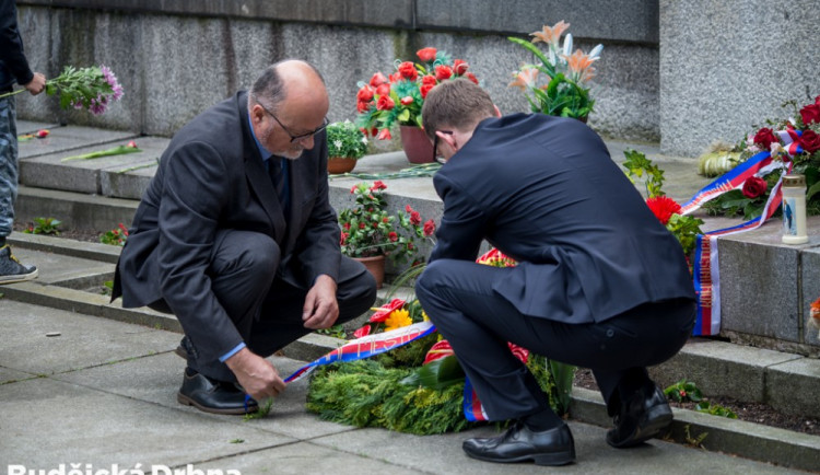 Lidé v Českých Budějovicích uctili památku konce 2. světové války
