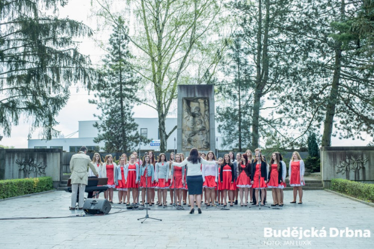 Lidé v Českých Budějovicích uctili památku konce 2. světové války