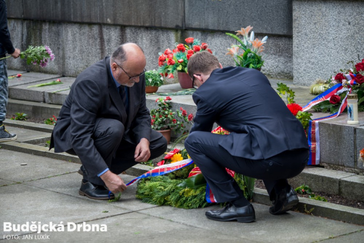 Lidé v Českých Budějovicích uctili památku konce 2. světové války