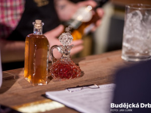 Barmanská soutěž v budějcké Žluté ponorce