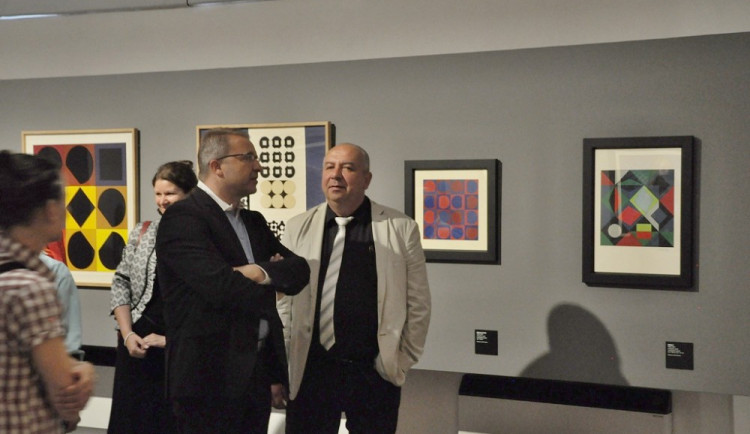 Vernisáž zahájila výstavu Victora Vasarelyho v Alšově jihočeské galerii
