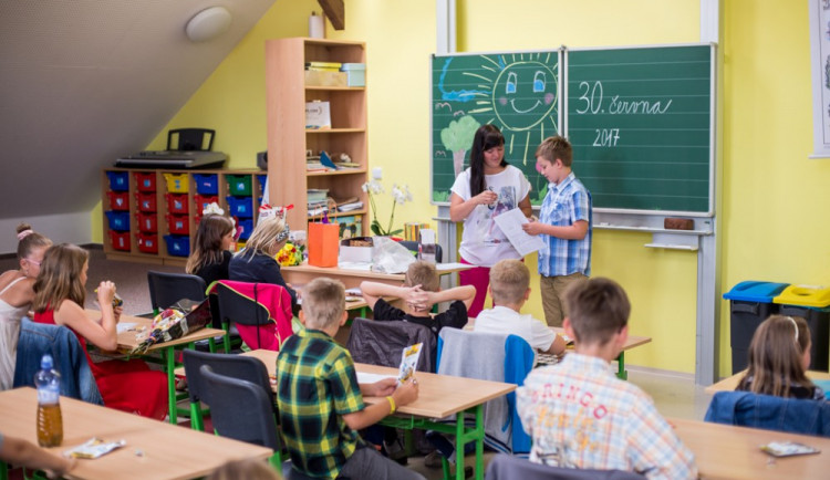 Předávání vysvědčení v ZŠ Matice Školské v Českých Budějovicích 2017