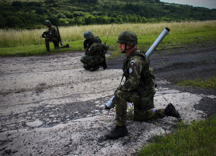 Američtí vojáci cvičí s protiletadlovými systémy AVENGER