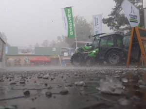 Kroupy z nedělní bouřky