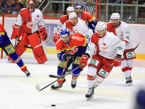 Hosté zakládají útok