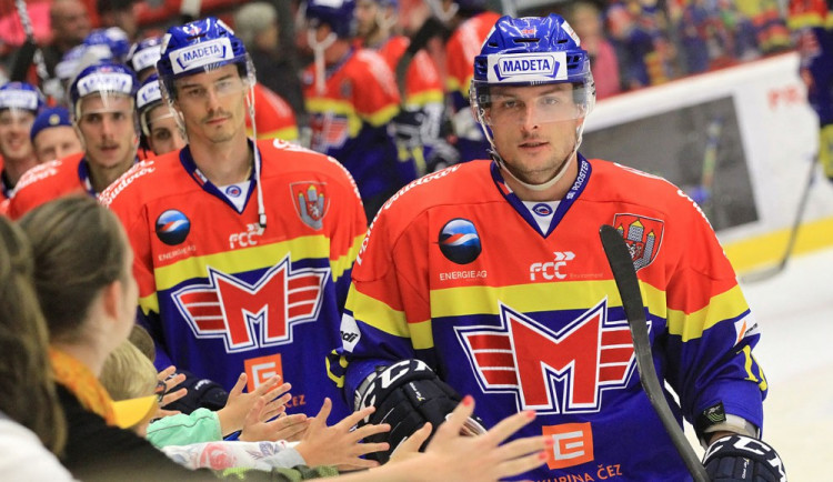 Děkovačku motoráků vedl Miloslav Čermák