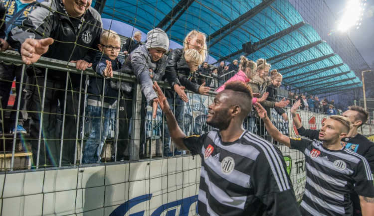 Dynamo porazilo ve šlágru kola Opavu 2:1 a ve ligu