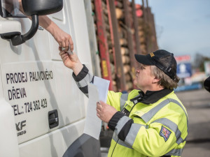 Policisté se zaměřili na nákladní auta