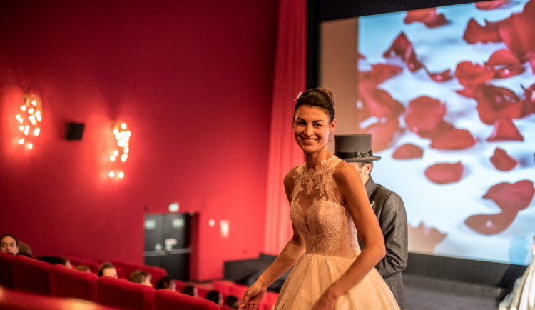 Listopadová Dámská jízda v CineStaru