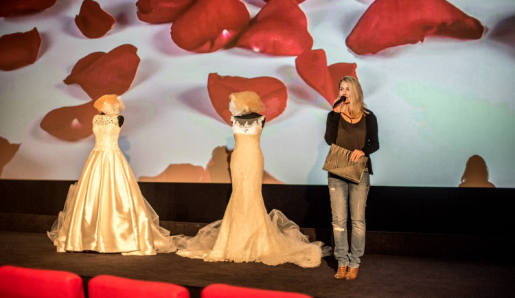 Listopadová Dámská jízda v CineStaru