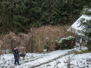 Policisté kontrolují chaty a chalupy