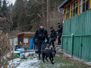 Policisté kontrolují chaty a chalupy