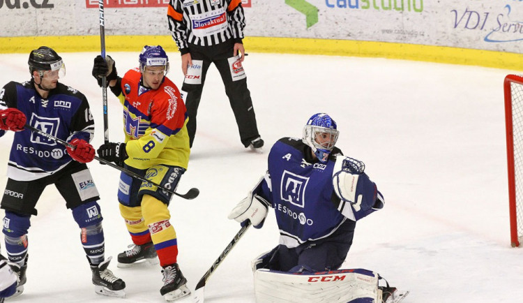 Za vítěznou ranou Zdeňka Kutláka se Bláha jenom ohlédl. Motor vedl od 32. minuty 1:0