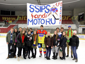 Tentokrát Motoru fandili prváci ze Střední školy informatiky a právních studií v Českých Budějovicích. Po utkání je přišel pozdravit Martin Heřman