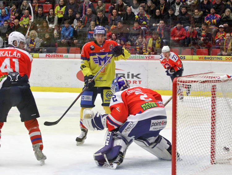 Vyrovnávací trefa Michala Bárty v 9. minutě. Dostál nestihl ani zareagovat