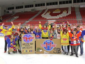 Do Budvar arény tentokrát zavítili žáci 9.B ze Základní školy Volary. Po utkání je přijel na led pozdravit Josef Mikyska