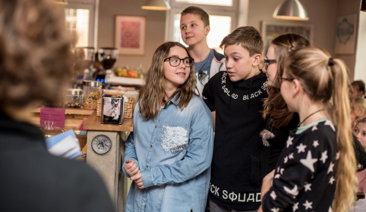 Předávání vysvědčení na montessori škole