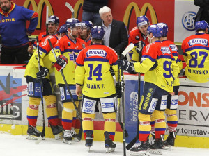Oddechového času Vsetínských využili také domácí hokejisté