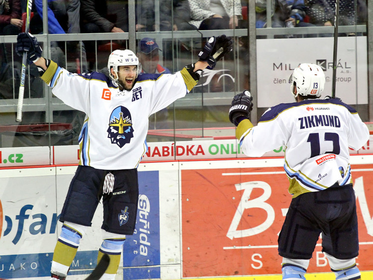 Poslední pátý hřebíček do rakve Motoru zatloukl v závěrečné power-play Petr Štindl
