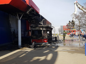 Požár stánku s občerstvením u budějckého Tesca