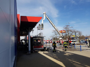 Požár stánku s občerstvením u budějckého Tesca