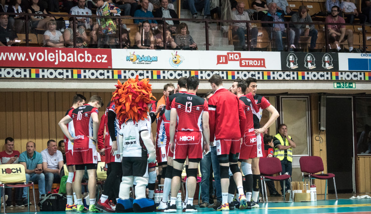 Třetí semifinálové utkání volejbalové extraligy mužů Jihostroj - Karlovarsko 2:3