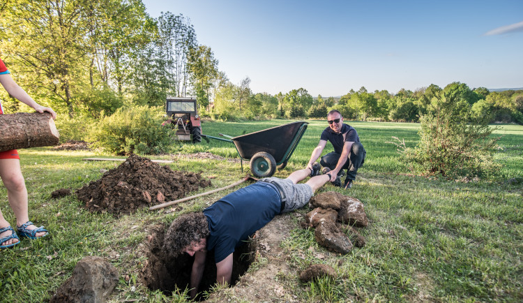 Stavění májky v Chlumci 2018