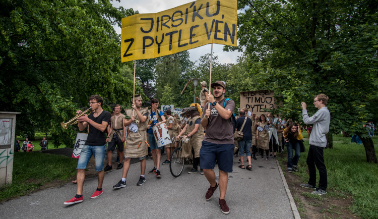 Králem Budějovického Majálesu se stal Martin Picek z Gymnázia J. V. Jirsíka