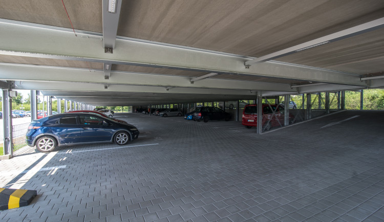 Otevření parkovacího domu a zahájení stavby vývojového centra společnosti Robert Bosch