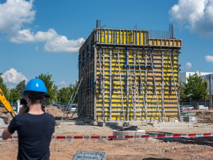 Otevření parkovacího domu a zahájení stavby vývojového centra společnosti Robert Bosch