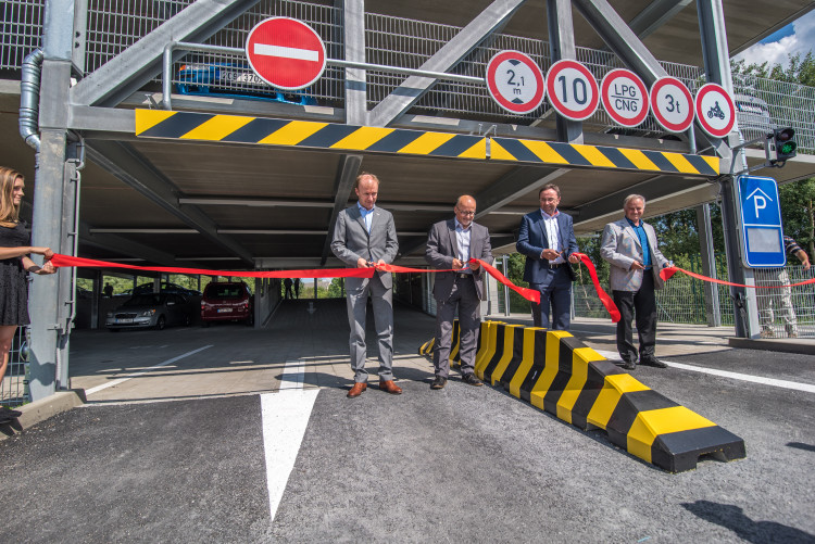 Otevření parkovacího domu a zahájení stavby vývojového centra společnosti Robert Bosch