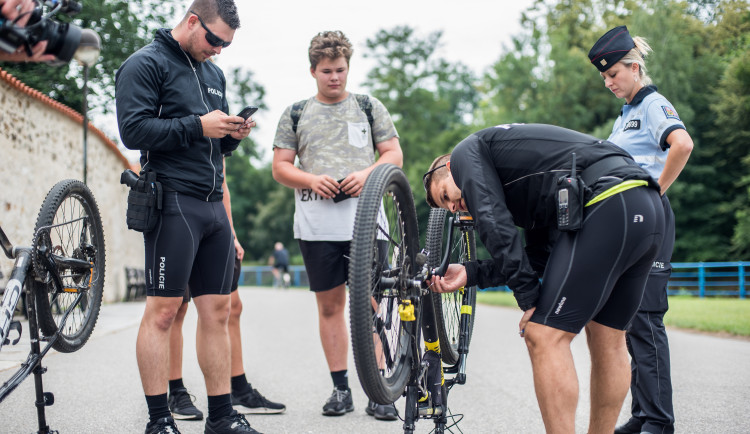 Dopravně bezpečnostní akce policie zaměřená na cyklisty v Českých Budějovicích