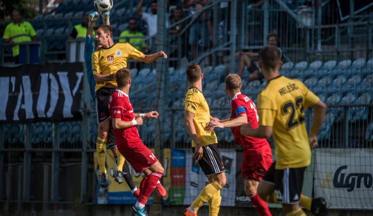 Paráda na úvod, Dynamo porazilo Třinec.