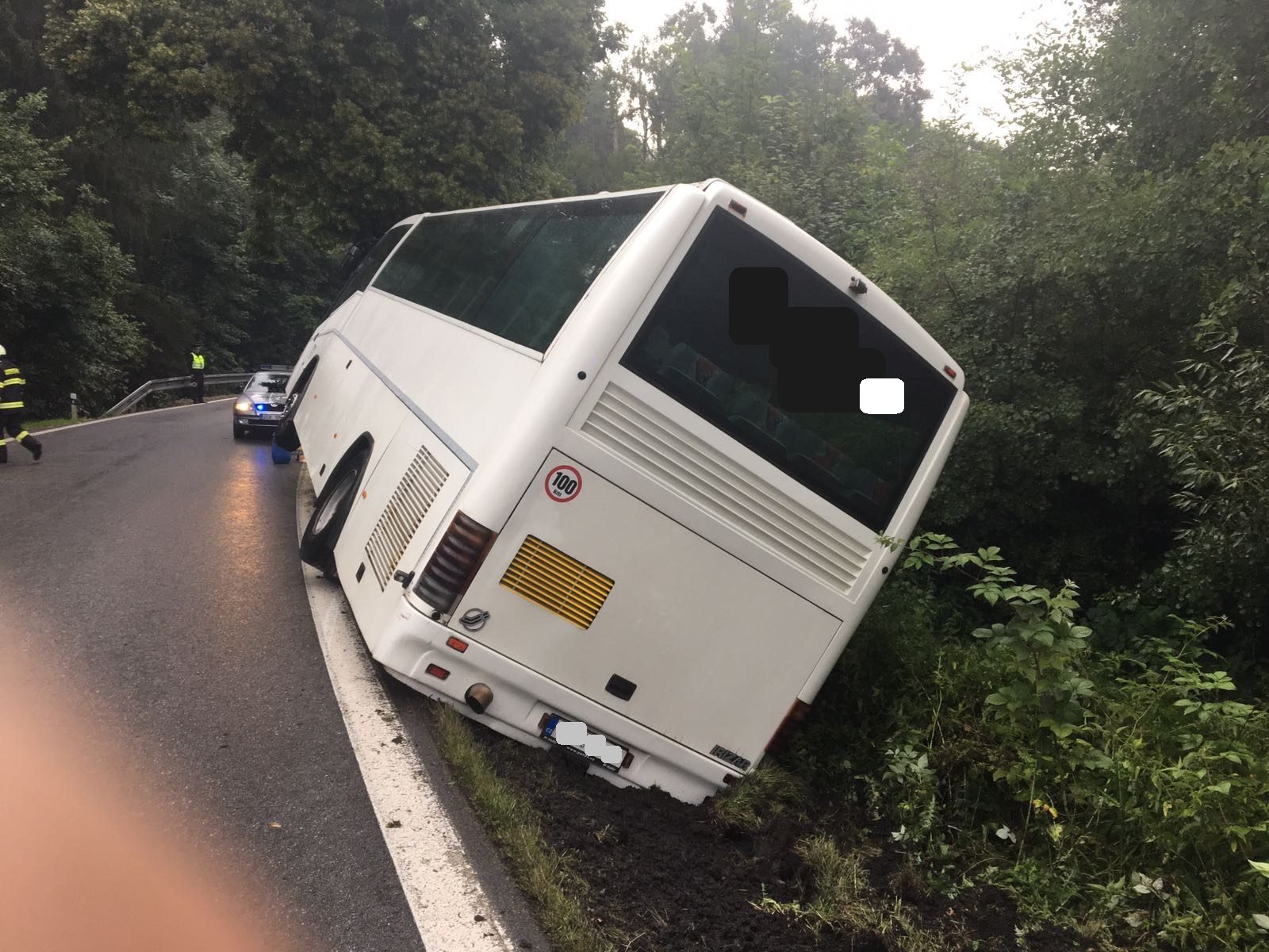 U Nahořan havaroval autobus, naštěstí v něm nikdo necestoval.