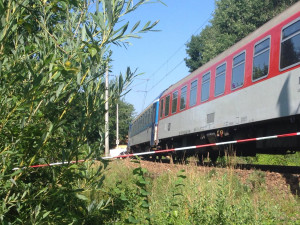 Nehoda vlaku a auta u Kamenného Újezdu si vyžádala jednu oběť