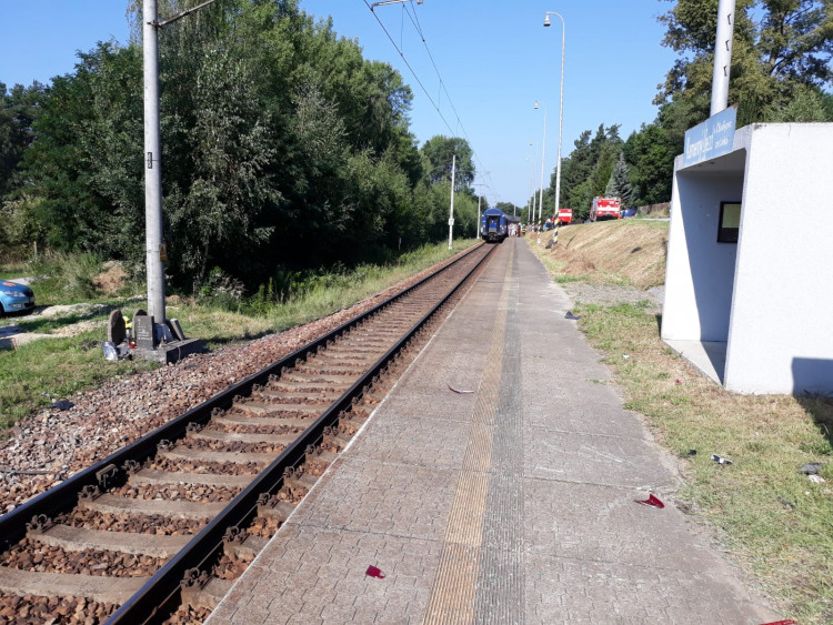 Nehoda vlaku a auta u Kamenného Újezdu si vyžádala jednu oběť