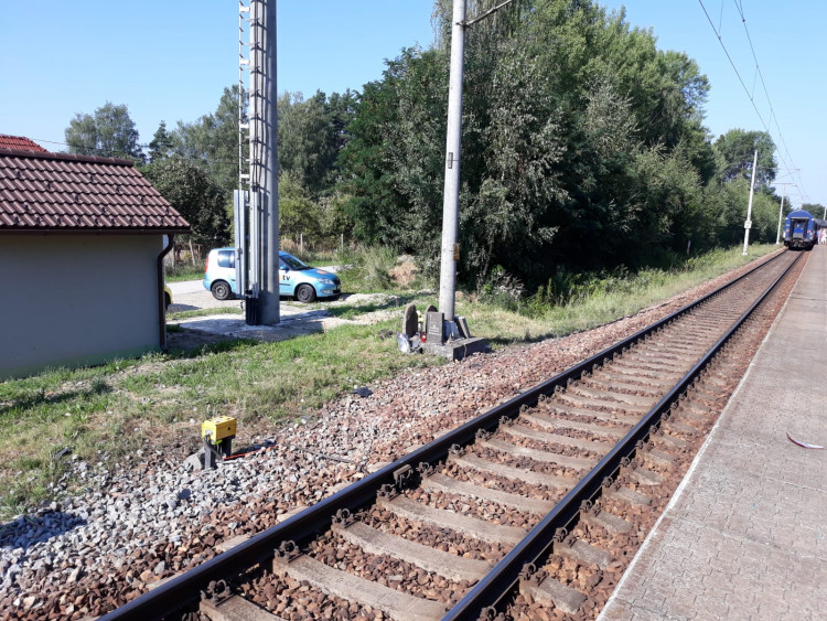 Nehoda vlaku a auta u Kamenného Újezdu si vyžádala jednu oběť