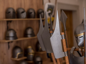 Jiří Havlis je výrobce dětského brnění a zbraní