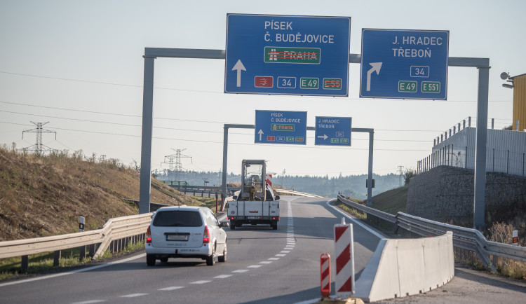 Hlavní tah mezi Ševětínem a Borkem je na dva týdny zavřený