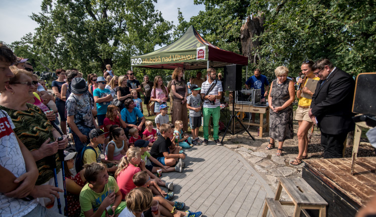Hlubocká zoo pokřtila mládě medvěda plavého. Dostalo jméno Nochunsafed