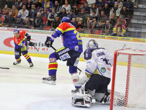 Cikánek chytá ránu Doležala, cloní Šimánek