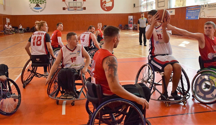 Tým basketbalu na vozíku Tigers ČB