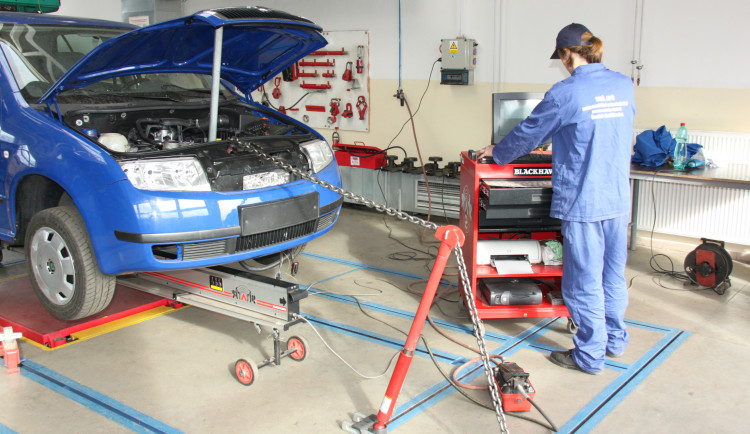 VOŠ a SPŠ Automobilní a Technická