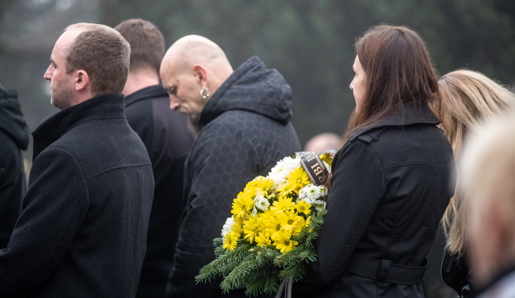 S Tomášem Procházkou se přišly v Prachaticích rozloučit stovky lidí