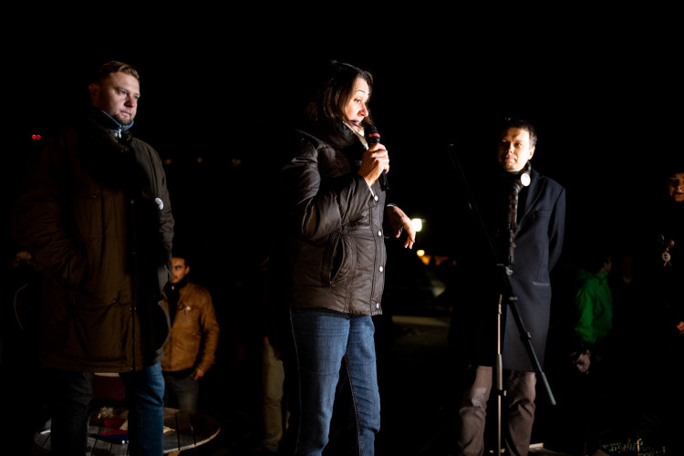 Na Sokolském ostrově se cinkalo klíčema. Lidé požadují demisi Andreje Babiše