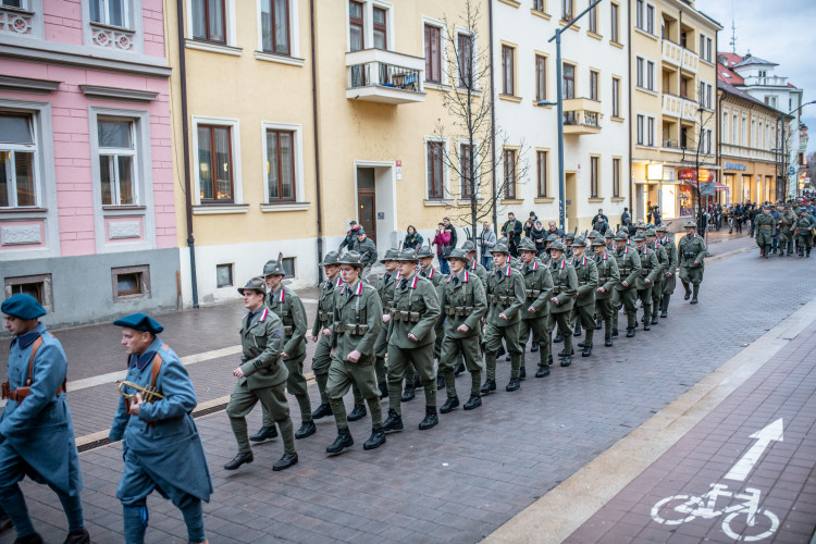 Lidé přivítali na nádraží prezidenta Masaryka. Ne všichni ho ale viděli.